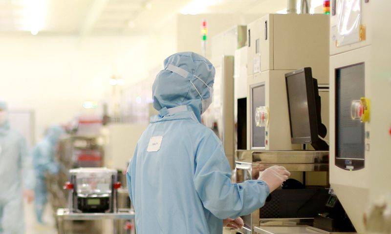 A SMIC 61 %-os bevételnövekedést ért el az MI-projektek, a szankciók és az importhelyettesítés révén.