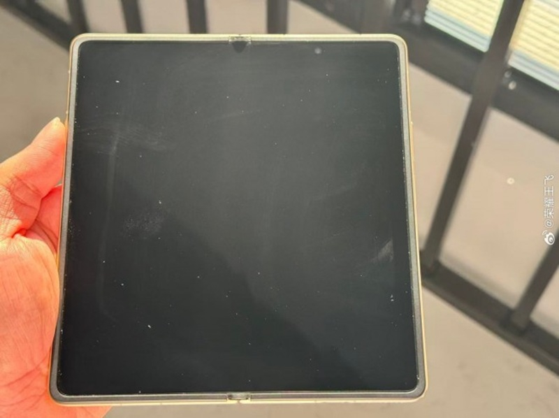 Oppo és Honor készen állnak hajtogatott telefonok piacra dobására, ahol a kijelző nem hajlik – ez valóban egy új megoldás.