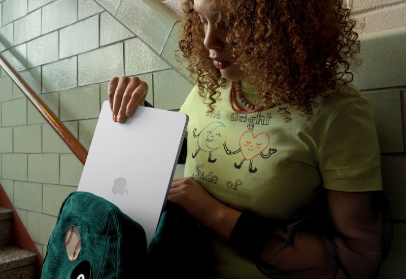 Az Apple bejelentette az M5 alapú MacBook Air-t kibővített SSD-gyorsítással és Wi‑Fi 7 támogatással.