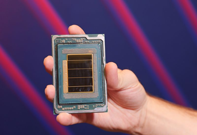 Az Intel részvényárak közel 25 %-kal emelkedtek, ami felborította a piacot, és most az Nvidia értéke elérte a 5 trillió dollárt.