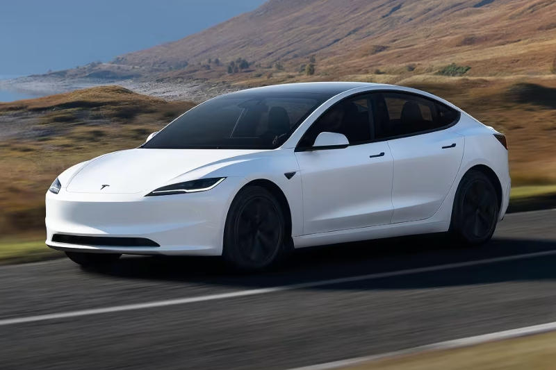 Az USA szabályozói fokozották a Tesla autopilót vizsgálatát kilenc baleset után.