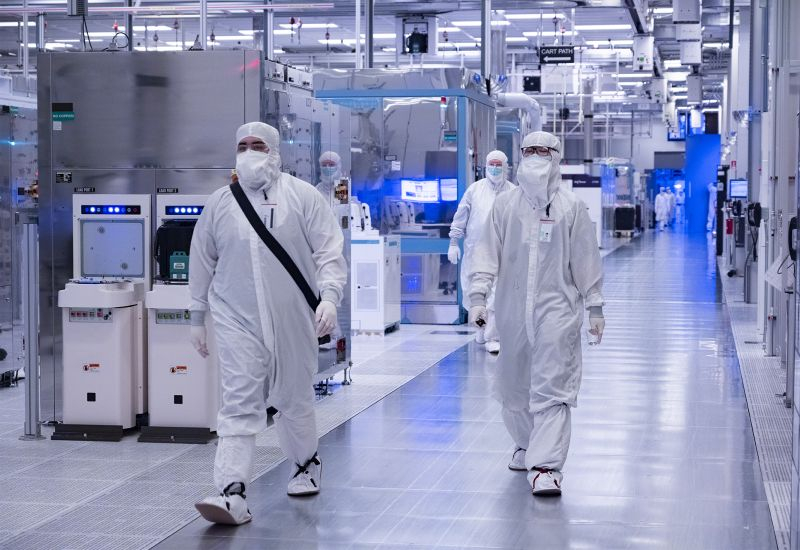 Az Intel részvényei 14 %-kal emelkedtek, amikor az Apple‑kel való üzletről szóló információk megjelentek.