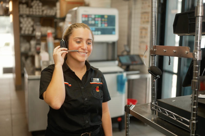 A Burger King mesterséges intelligenciát fog alkalmazni annak ellenőrzésére, hogy a személyzet mondja-e a „kérlek” és a „köszönöm” szavakat.