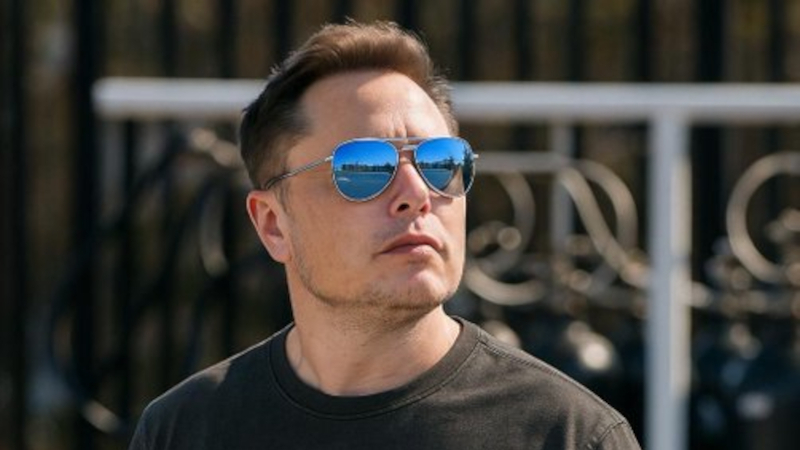 A francia hatóságok vádolták Elon Muskot az X és a xAI áráért, állítva, hogy szexuális tartalmú deepfake-eket használtak.