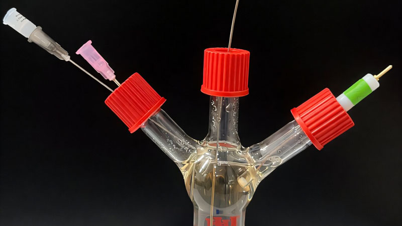 A baktériumokat arra kényszerítették, hogy elektromosságot generáljanak, amikor veszélyes anyagokat találnak – és ezt „záró” módon tették meg, őket egy csomópontba zárva.