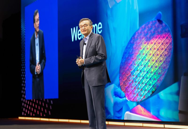 Az Intel úgy döntött, hogy az 18A processzort nyitottan kínálja külső megrendelőknek, és nem csak saját gyártására tartja.