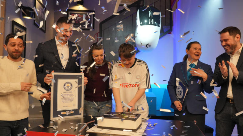 A Logitech G Pro X2 Superstrike felülmúlt a Guinness világbajnokságot az egérkattintások számában, de néhány játékban csalóként emlegették.