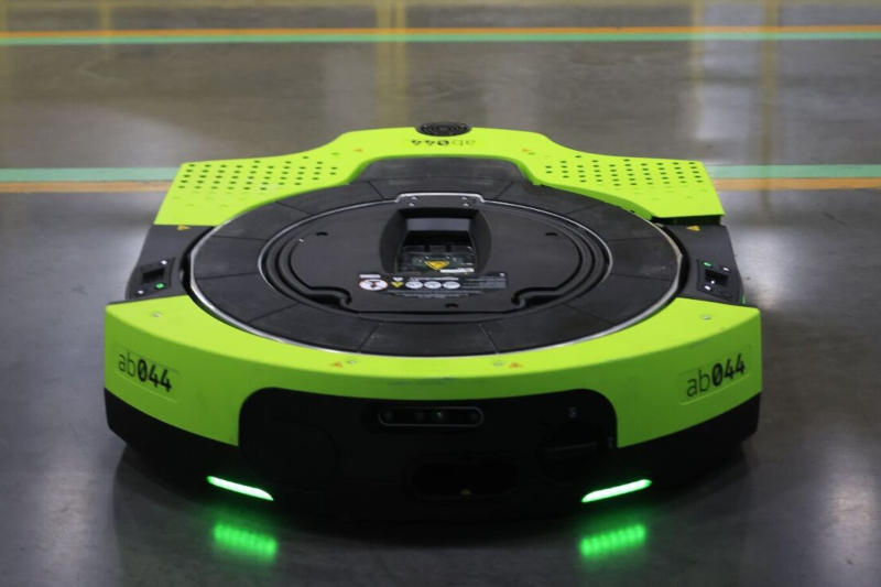 Az Amazon bejelentette a teljesen autonóm raktári robotját, a Proteust, hangvezérléssel.