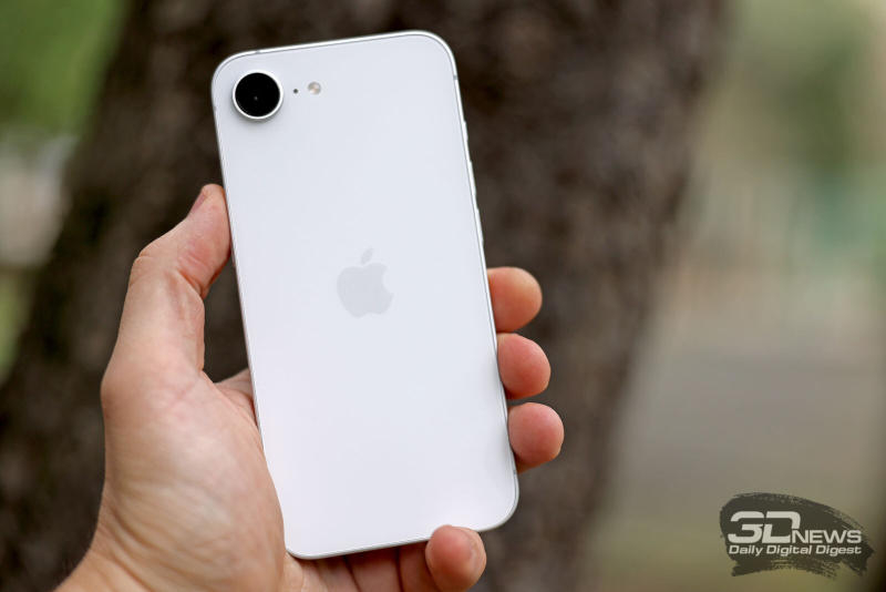 Az Apple a szomszédos amerikai okostelefonpiac 69%-át tartja fenn, míg a Samsung csak tizenöt százalékot.