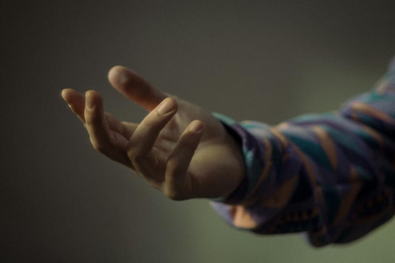 Az Apple megtanította a mesterséges intelligenciát, hogy felismerje az ismeretlen kézfogásokat EMG-szignálokon alapuló módon