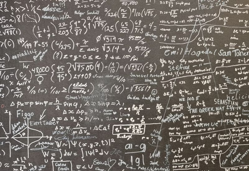 Az állatvizsgálattól az Erdős-tételhez: a mesterséges intelligencia egyre gyakrabban támadja meg a matematika csúcsait