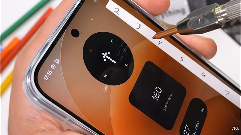 A Nothing Phone (4a) Pro ellenállási tesztje meglepetésmentes volt, de felfedeztek egy apró problémát a vízvédelmi funkcióban.