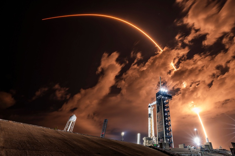 A FCC-s szabályozó kritizálta az Amazont: először telepítsd a saját műholdjaidat, majd panaszkodj a SpaceX-re.