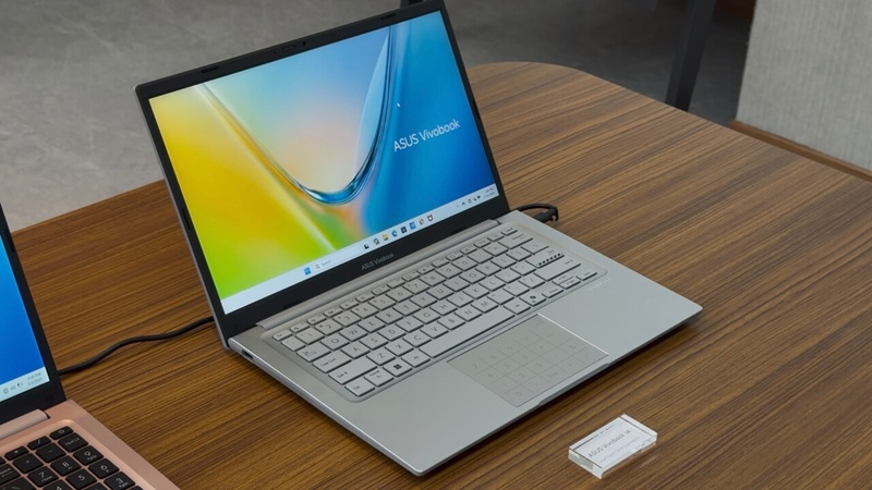 Az Asus bemutatta a gazdaságos Vivobook S14 és S16 modelleket hatmagos Core 7-gyel, megállapítva, hogy versenyképesek a MacBook Neo-hoz képest