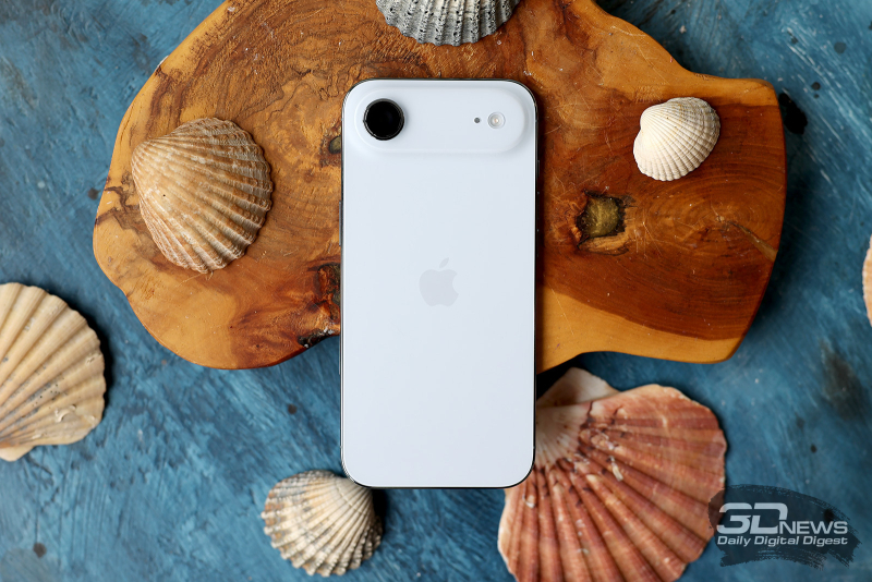 A brazil hatóságok újra bírságolják az Apple-t azért, mert az iPhone csomagban nem mellékelnek tápegységet.