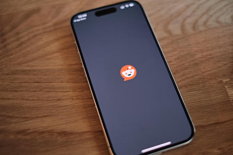 A Reddit tele van gyanús egészségügyi eljárásokról szóló spammal, amely a Google AI keresésbe kerül.