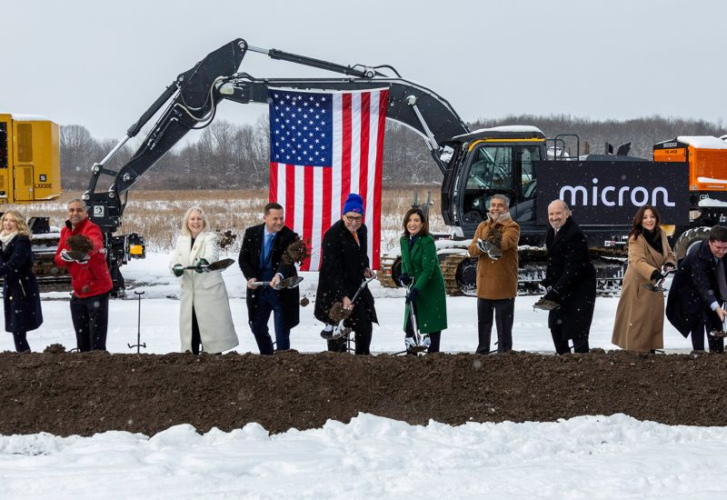 A Micron ígéri, hogy a memóriahiány ellen küzd, jelentősen növelve a tőkebefektetéseket – az befektetők azonban szkeptikusak.