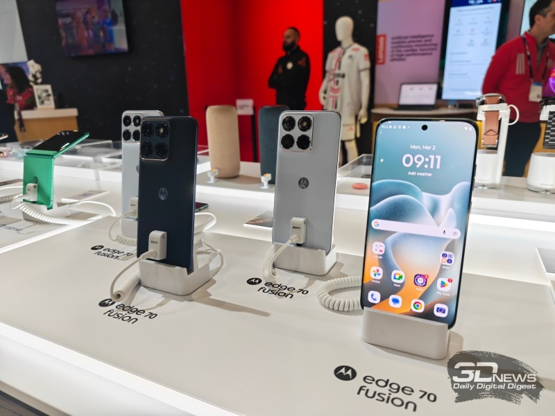 A Motorola Edge 70 Fusion hajlított kijelzővel rendelkezik, amelynek frissítési gyakorisága 144 Hz, és a Snapdragon 7S Gen 3 processzorral van felszerelve
