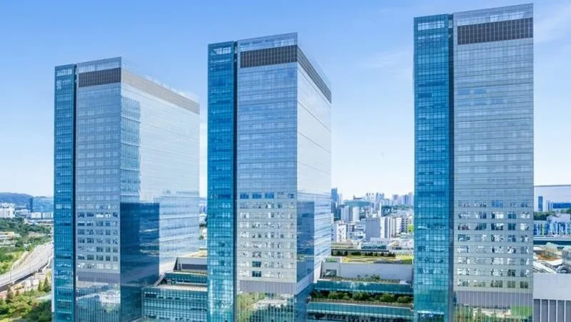 A Samsung februárban indítja el a HBM4 memóriák nagykereskedelmi szállítását, előzve a versenytársakat