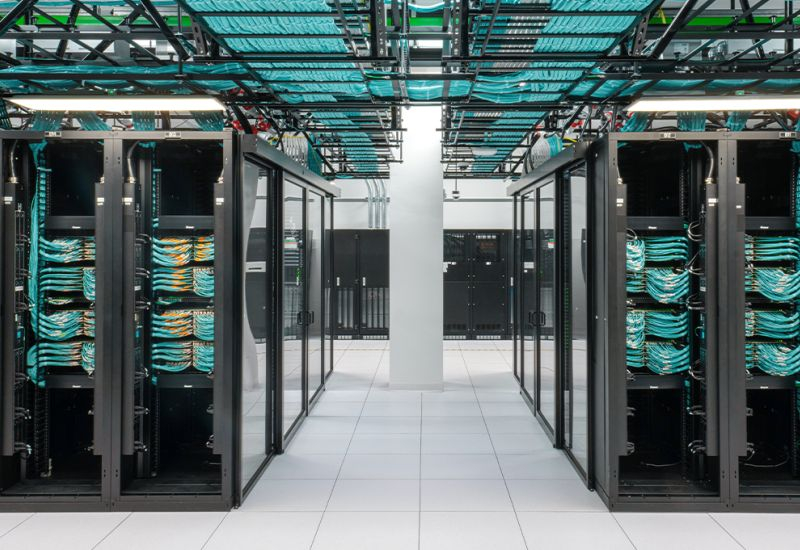 Az Egyesült Államok tervezi korlátozni az Nvidia és AMD AI‑chipek eladását olyan cégeknek, akik hazai adatközpontokat építenek.