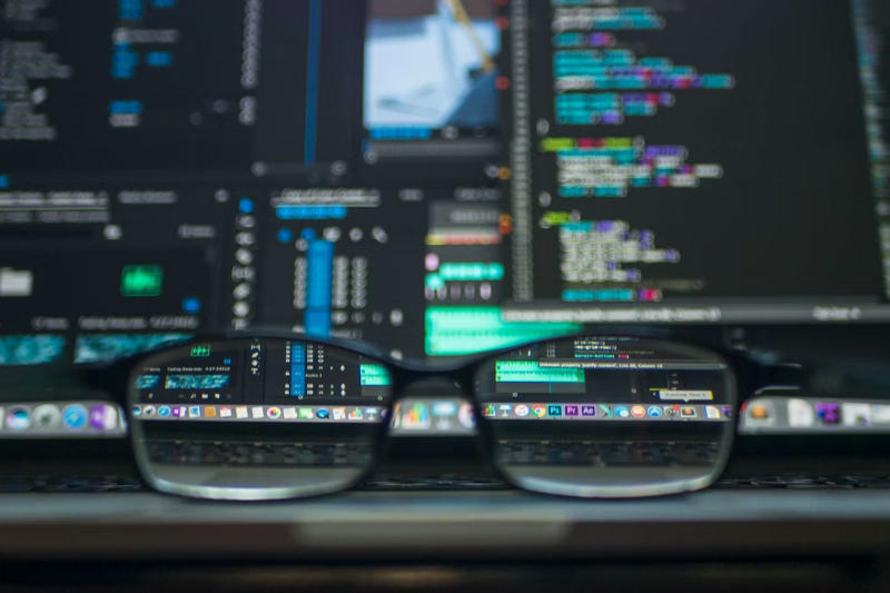 A kriptomarkot pánik veszi el az AI-hackerek miatt; a DeFi szektorok sebezhetővé váltak, átfogó forgalmuk 130 milliárd dollár.