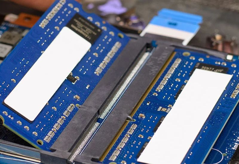 A memóriahiány lehetővé teszi a kínai vállalatok számára, hogy hozzáférjenek az HP, Dell, Acer és Asus laptopjaihoz.