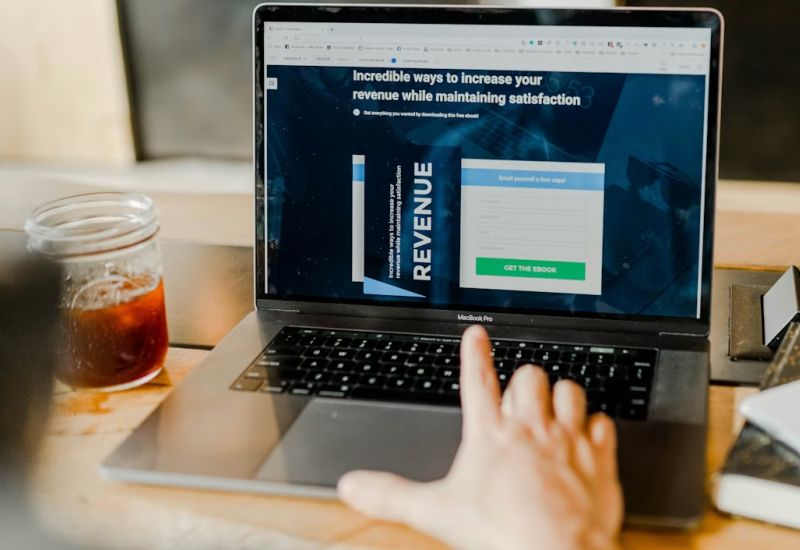 Az AI‑alkalmazások induláskor több bevételt vonzanak, mint a hagyományosok, de a felhasználók megtartása gyorsan csökken.