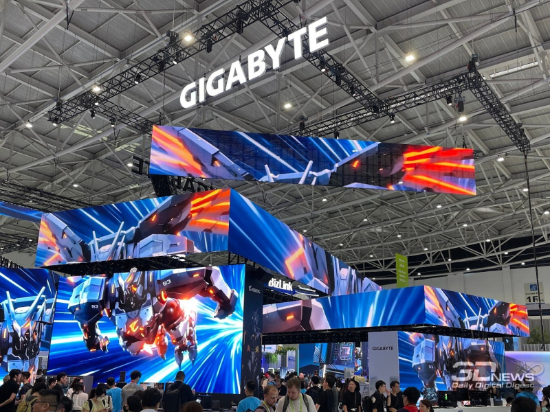 A GIGABYTE új játékos laptopokat és OLED-monitorokat mutatott be a Computex 2026 kiállításon