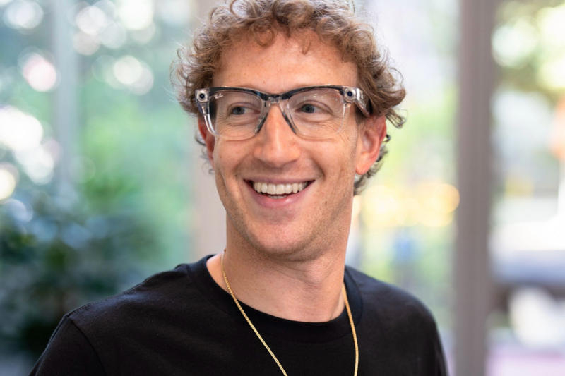 Mark Zuckerberg a Meta alkalmazottainak teljes megfigyelését hirdeti az AI tanításának módszerének, de ennek pontossága kételkedő