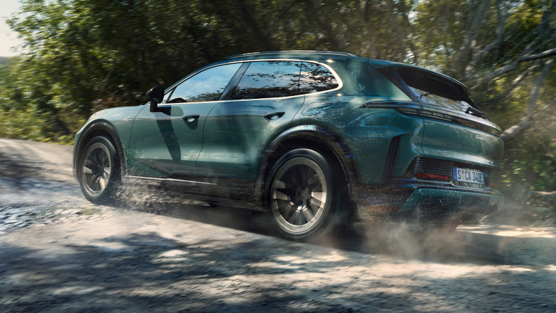 A Porsche bemutatta az elektromos Cayenne-t, amely 1139 lóerővel fejlesztett, és 100 km/h-ig 2,4 másodperc alatt ér el.