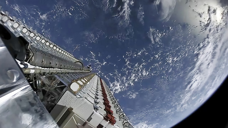 A Google a SpaceX‑el tárgyalja az űrbéli adatközpontok telepítését a Suncatcher kezdeményezés keretében.