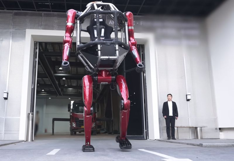 Az Unitree bemutatta a 500 kg-os járó robotját, amelyben ember számára is elfér egy belső tér.