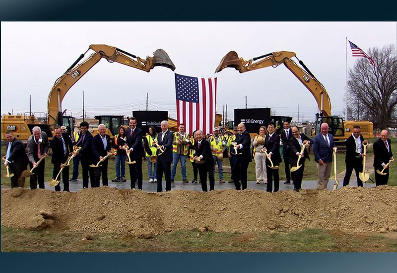 A SoftBank egyre mélyebbre merül a milliárdos adósságba, az AI-t kulcsfontosságú fejlesztési tényezőnek tekintve.