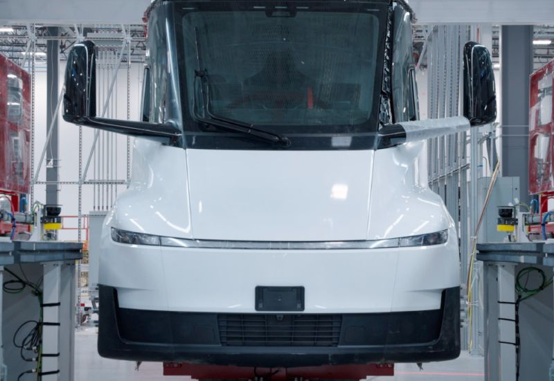 A Tesla 4680 akkumulátora a legrosszabb teljesítményt mutatta a versenytársakkal szemben, annak ellenére, hogy Elon Musk kijelentette, hogy felülmúlja őket.
