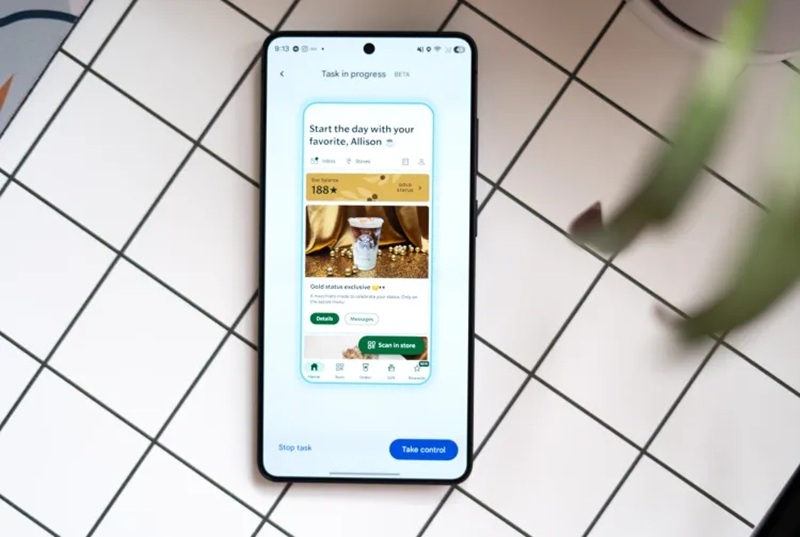 A Google bemutatta a Gemini mesterséges intelligencia ügynökét, amely taxik és ételek rendelését fogja felvenni a Samsung Galaxy S26‑en.