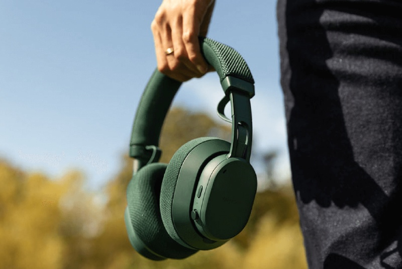 Az iFixit az AirPods Max 2-t a „rossz javíthatóság” kategóriába sorolta, és csak négy pontot adott nekik tízből.