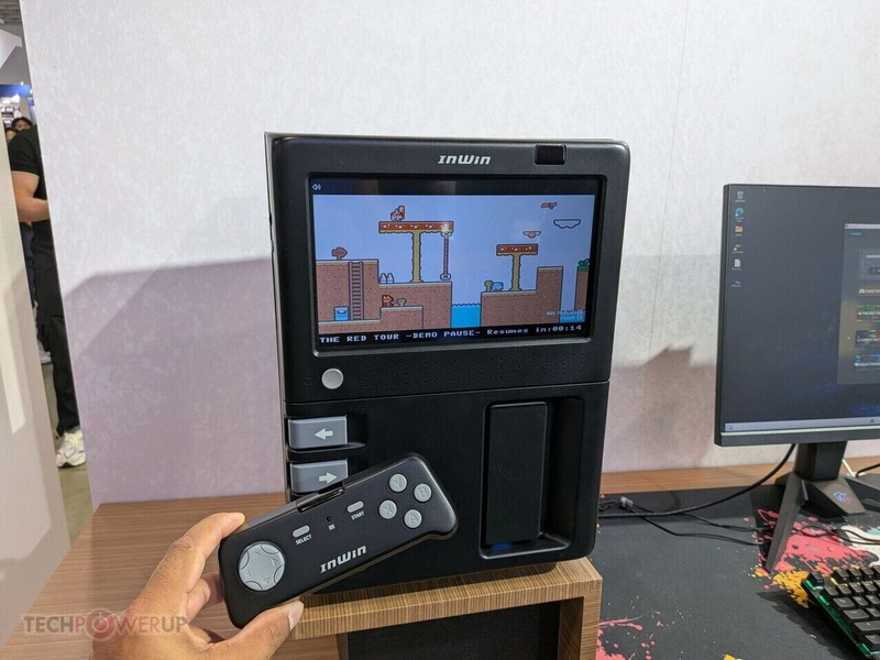 Az InWin bemutatta a GX‑285 testet, amely beépített retro-konzollal és 10 hüvelykes kijelzővel van felszerelve