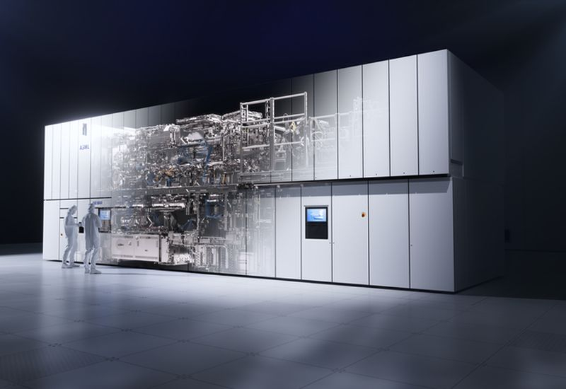Az ASML a következő évben széles körű alkalmazást tervez a High‑NA EUV technológiával, hogy 1,4 nm és alacsonyabb tranzisztor méretű chipeket állítsanak elő.