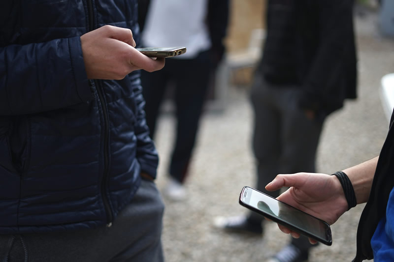 A fiatal ausztrálok nagy része továbbra is használja a közösségi médiát, ellenére a korlátozások
