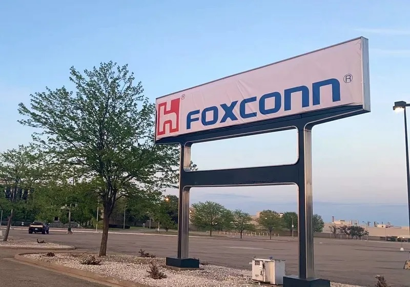 A Foxconn kibővíti az AI‑szerverek gyártását, és mind az NVIDIA, mind az Intel számára szállítja őket.